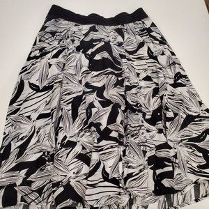 Women's Roz & Ali floral skirt large black and white casual formal work